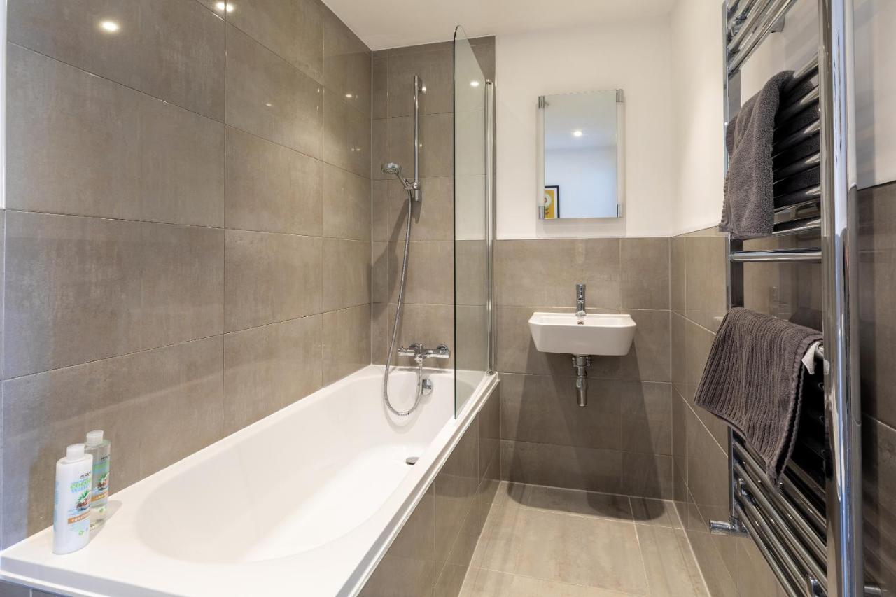 X-Large Two Bedroom & Two Bathroom Apartment With Free Evening Parking 南安普敦 外观 照片