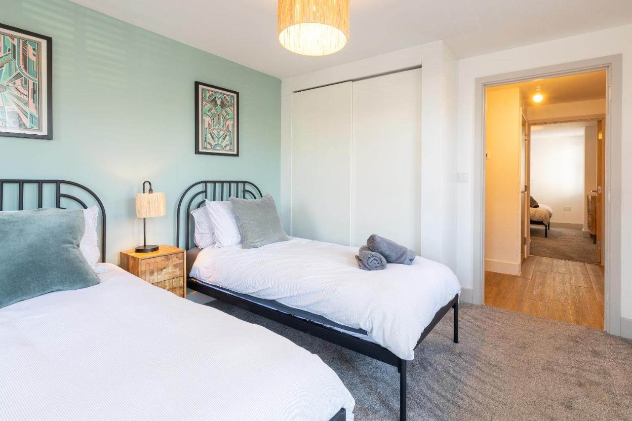 X-Large Two Bedroom & Two Bathroom Apartment With Free Evening Parking 南安普敦 外观 照片